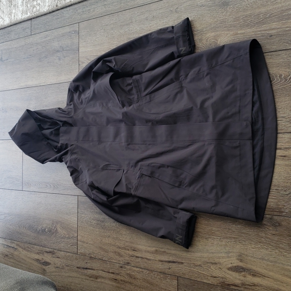 Lululemon size 4 Jacket Light Weight Black